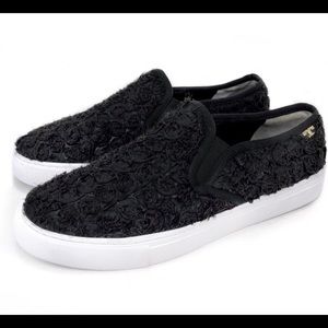TORY BURCH Rosette slip on shoe 🌹Black, size 9.5